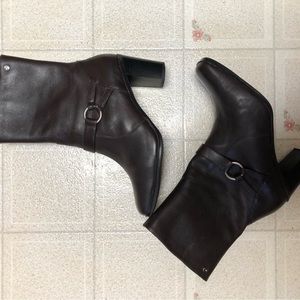 Like🆕 Tommy Hilfiger 81/2 wide size Miranda 2 style non slip bottom 2 1/2 heel